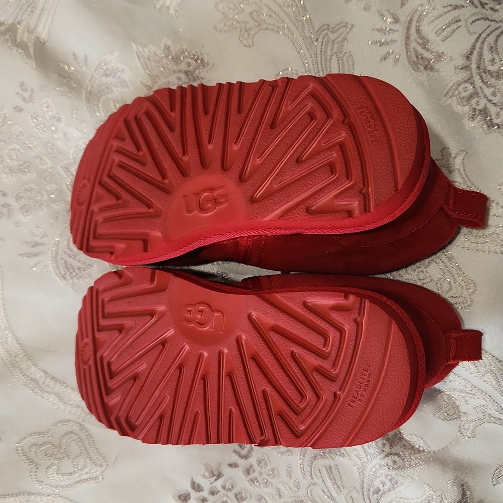 In great condition. Kid's Neumen ll Boot Toddler - UGG - Picture 5 of 5
